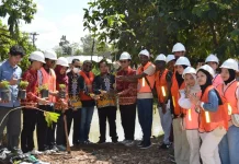 Mahasiswa Internasional Terapkan Ecobrick untuk Infrastruktur Desa