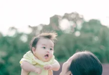 Merawat Bayi dengan Baik: Panduan bagi Orang Tua Mendukung Tumbuh Kembang Optimal