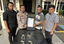Sembilan Senpi Rakitan Diserahkan Warga kepada Polres Mesuji