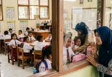 Tips Atasi Separation Anxiety Anak saat Mulai Masuk Sekolah