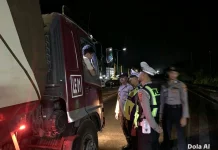 Polisi Mesuji Beri Teguran Pengendara di Jalan Lintas