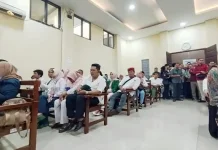 Pengunjung Pengadilan Negeri Berdesakan Ingin Menyaksikan Vonis Dendi