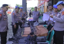 Propam Polda Lampung Cek Senjata Api Personel Polres Metro