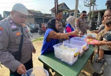 Aksi Berbagi Polsek Teluk Betung Timur Diserbu Warga