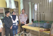 Personel Polsek Sungkai Utara Selamatkan Warga yang Mendadak Sakit