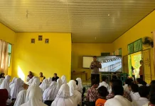 BPolsek Gunung Agung Berikan Penyuluhan Kenakalan Remaja di SMP Negeri 13