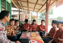 Bhabinkamtibmas Polsek Tanjung Raya Beri Pembinaan Kepada Anak Sekolah