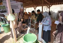 Tingkatkan Ekonomi Warga, Unila Latih Kelola Ekoenzim di Natar