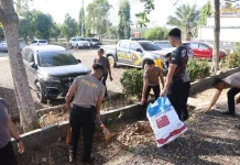 Polres Mesuji Bersihkan Selokan dan Ruas Jalan