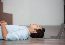 Dokter Jelaskan Manfaat Tidur tanpa Bantal Sesuai Kondisi