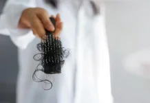 Keramas dan Sisiran Bikin Rambut Rontok, Ketahui Batas Normalnya