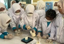 Pelatihan Body Scrub Kopi Tingkatkan Keterampilan Wirausaha Siswa Farmasi