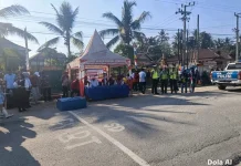 Polisi Kawal Karnaval HUT RI di Simpang Pematang