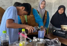 Siswa Sekolah Alam Belajar Olah Minyak Jelantah