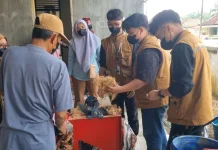 Warga Mekar Karya Dilatih Olah Kelapa Jadi VCO