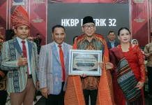 Gubernur Lampung Terima Penghargaan dari HKBP atas Kerukunan di Lampung
