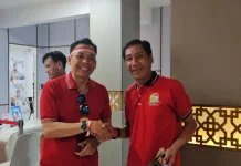Pelayanan Nuansa Merah Putih, Kantor Pertanahan Bandar Lampung Bagikan Souvenir