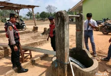 Sat Samapta Polres Mesuji Salurkan Air Bersih ke Sekolah