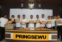 Tak Pakai Helm, Dua Pelajar SMP di Pringsewu Kedapatan Bawa 43 Paket Tembakau Sintet