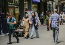 Iran Siap Hadapi Sanksi Ekonomi "D-Day" Amerika Serikat