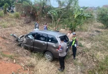 Mobil Terperosok Rawa di Kotabumi, Polisi Temukan Barang Diduga Narkoba