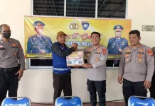 Polres Mesuji Salurkan Sembako untuk Pengemudi Ojek