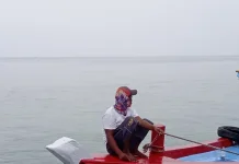 Penyeberangan Pahawang-Ketapang Masih Berlanjut, Sejumlah Kapal Bersihkan Abu
