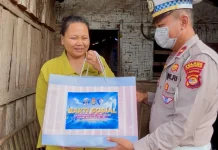 Satlantas Polres Lampung tengah Salurkan Sembako kepada Warga