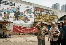 Korupsi Perlebar Beban Masyarakat Kecil