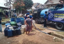 Karang Taruna Lampung Distribusikan Air Bersih di Bakauheni