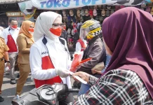 PMI Lampung Bagikan 10.000 Masker untuk Warga Terdampak Abu Vulkanik