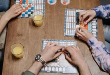 Tren Board Game Cafe: Sarana Bersosialisasi Luring Pilihan Anak Muda