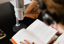Tren podcast Audiobook Production: Konversi Buku Menjadi Format Suara