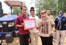 Dorong Petani Lebih Produktif dan Mandiri, Ela Salurkan Alsintan