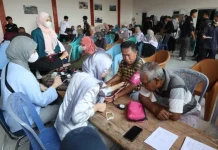 Unila Gelar Pemeriksaan Kesehatan Gratis di Pulau Pasaran
