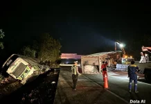 Bus Masuk Parit, Truk Terguling di Tol Mesuji