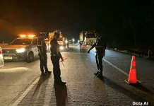 Polisi Evakuasi Kendaraan Kecelakaan Tol Terpeka