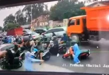 Polisi Selidiki Kecelakaan Beruntun Fuso Hantam Motor dan Minibus di Kemiling