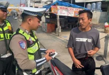 Tingkatkan Kedisiplinan Berlalu Lintas, Polres Pesawaran Tilang Online Handheld