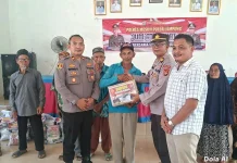 Polres Mesuji Bantu Warga Kurang Mampu Bujung Buring