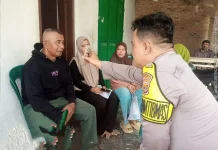 Bhabinkamtibmas Polsek Natar Bantu Pendataan Perlinsos Warga