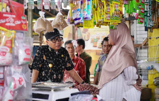 Gubernur Pantau Stabilitas Harga Bahan Pokok Pasar Gading Rejo