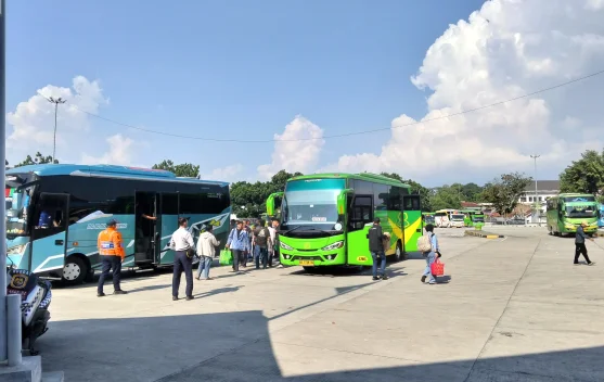 Penumpang Membludak di Rajabasa, dipicu Program Mudik Gratis
