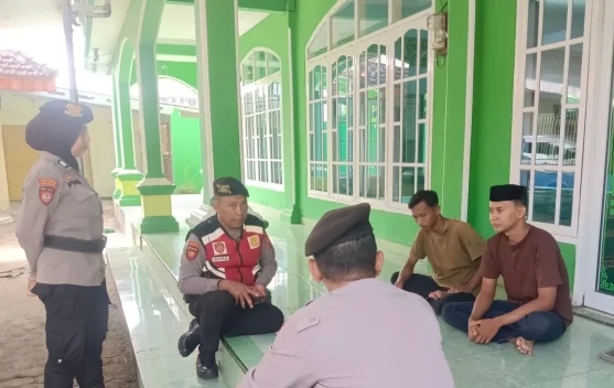 Antisipasi Malam Takbiran, Personel Polres Metro Sampaikan Imbauan Kamtibmas