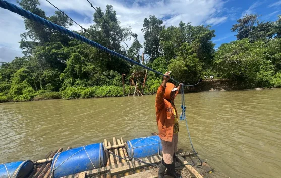 Warga Way Haru Bertahan di tengah Jalan Rusak