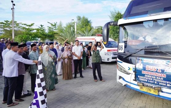 Calon Jemaah Haji Kloter 31 Asal Pringsewu Berangkat ke Tanah Suci