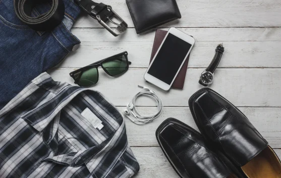 Dari Sneakers sampai Kemeja Linen, Ini Item Fashion Pria yang Lagi Banyak Diburu