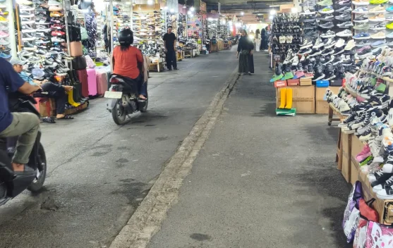 Omzet Anjlok Pasca-Covid, Pedagang Pasar Bawah Ramayana Mulai Jualan Online
