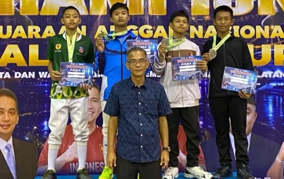 Atlet Anggar Lampung Raih Emas Jelang PON