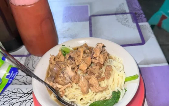 Kelezatan Mie Ayam di Sekitar Masjid Al Bakri: Sederhana tapi Bikin Nagih